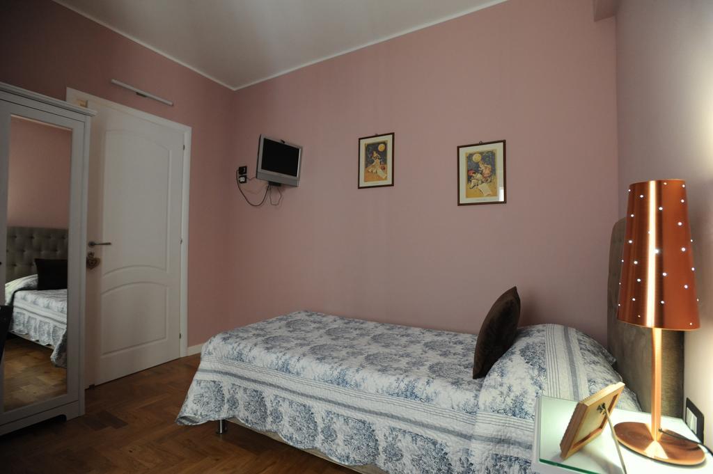 بيزارو B&B Aurora Domus D'A-Mare الغرفة الصورة